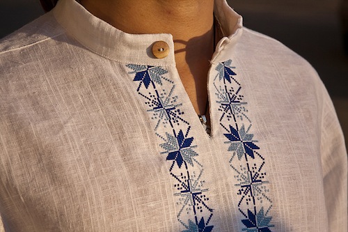 Русская льняная рубаха с вышивкой «Звёзды Рода (сине-голубые)»